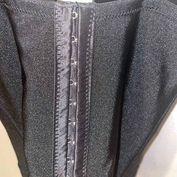 ❤️NEW!!!❤️Strm Line Shaping Cami. 36C. - Picture 7 of 16